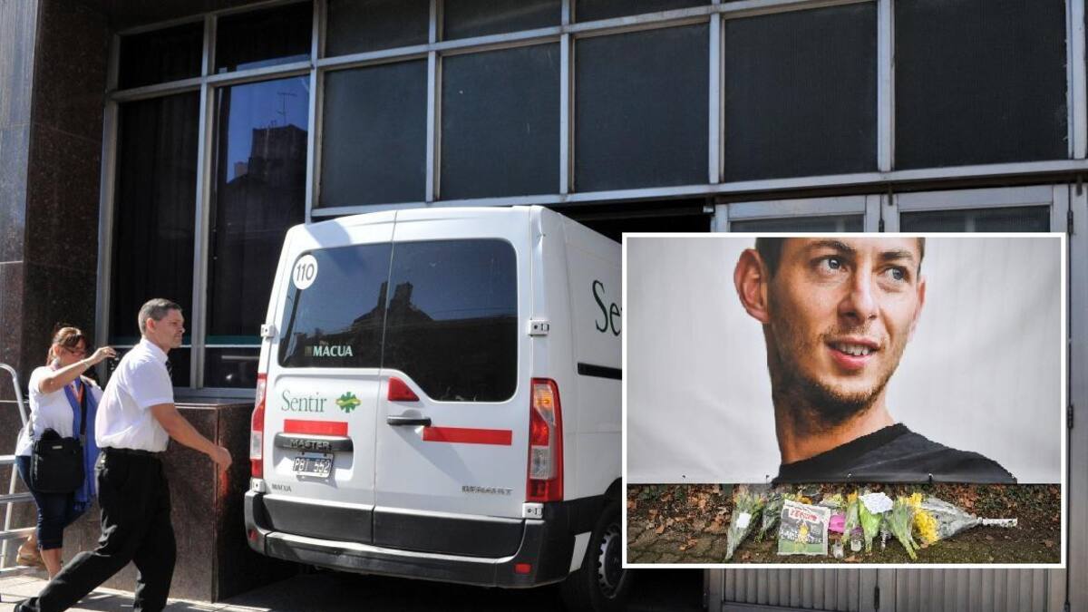 Ambulancia que translada los restos de Emiliano Sala, NA