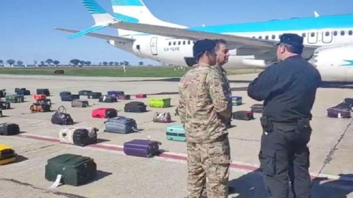 Amenaza de bomba en avión de Aerolíneas Argentinas. Foto: NA.