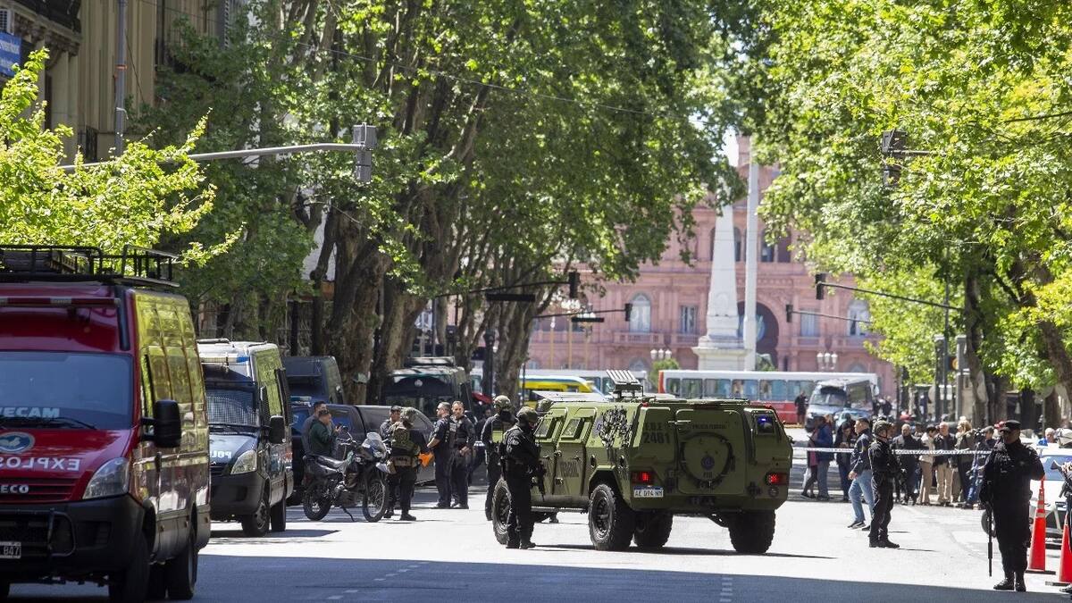 Amenaza de bomba en las embajadas de Israel y Estados Unidos. Foto: NA.