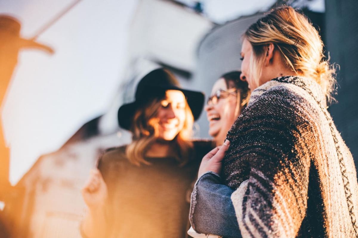 Amistad, salud mental, psicología. Foto: Unsplash.