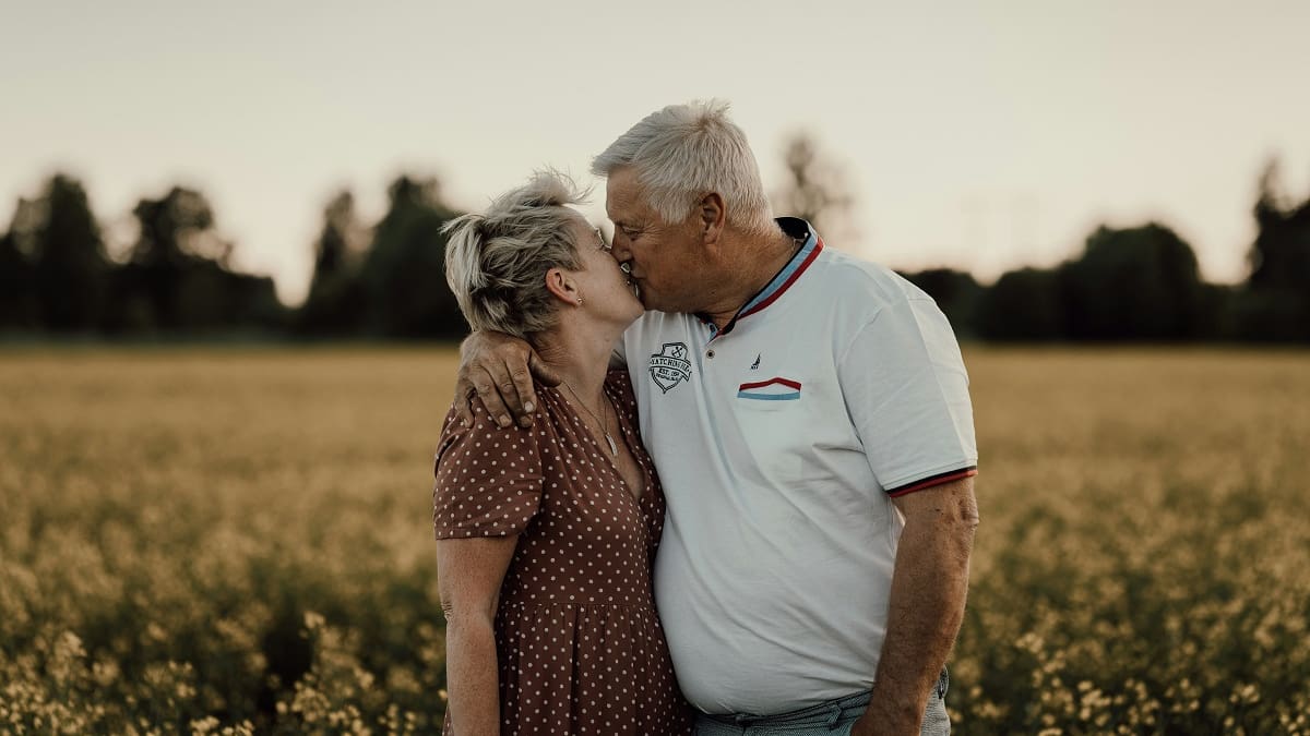 ¿Se puede estar enamorado toda la vida?: la ciencia revela el secreto para mantener la pasión después de los 60