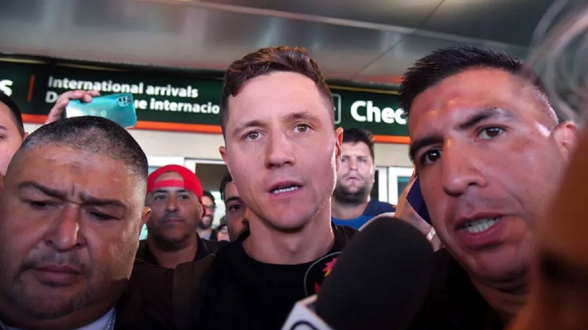 Ander Herrera llegando a la Argentina. Foto: EFE / Enrique García Medina