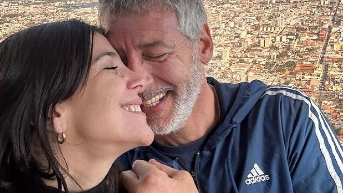 Andrea Rincón junto a su pareja. Foto: Instagram.