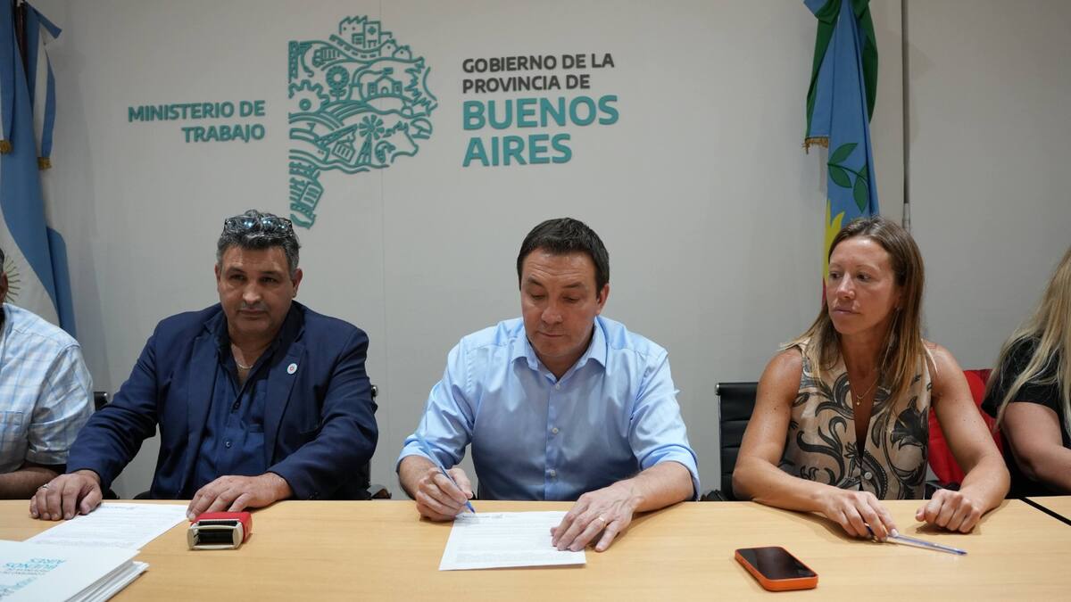 Florencio Varela: Andrés Watson anunció la normalización del servicio de los colectivos locales