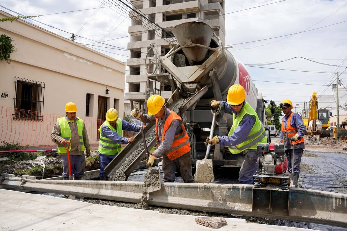 Andrés Watson supervisó obras de repavimentación en Florencio Varela.