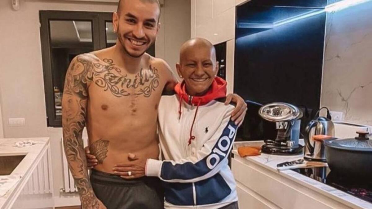 Ángel Correa y su madre. Foto: NA