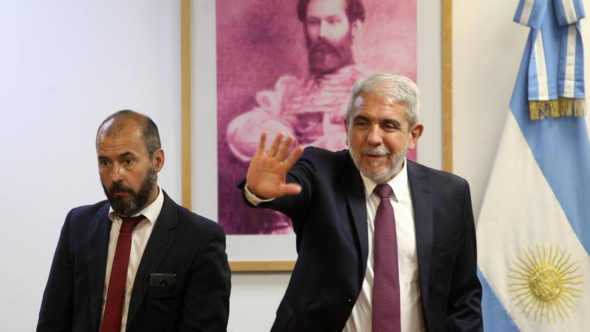 Críticas de Aníbal Fernández a Larroque y Wado de Pedro por no acompañar la candidatura de Alberto Fernández