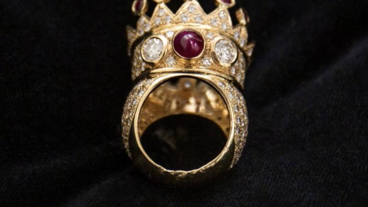 Anillo de Tupac. Foto Twitter @espana_tupac.