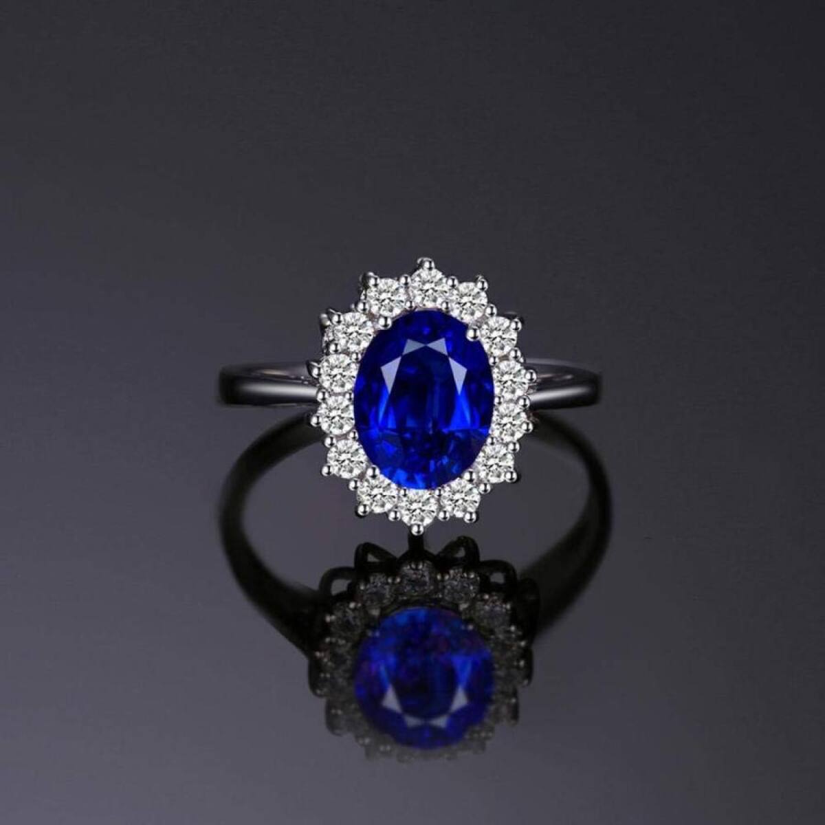 Anillo de Zafiro. Fuente: Pinterest