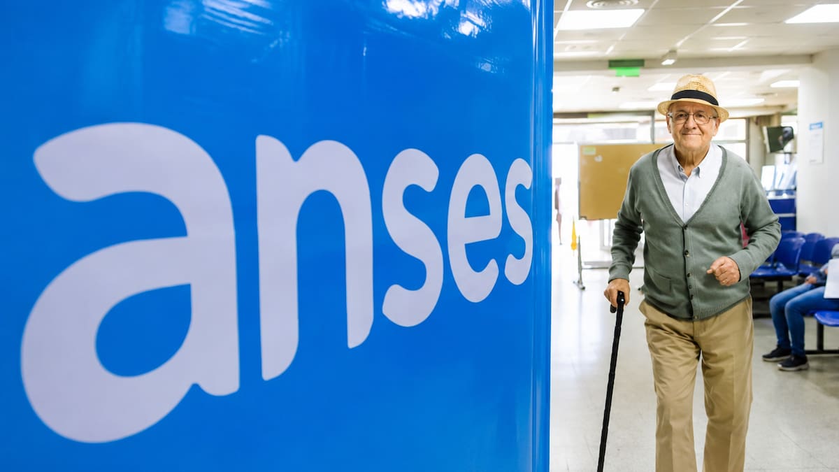 ANSES paga este viernes 21 de agosto: quiénes cobran, calendario por DNI y cuánto recibirán con el bono