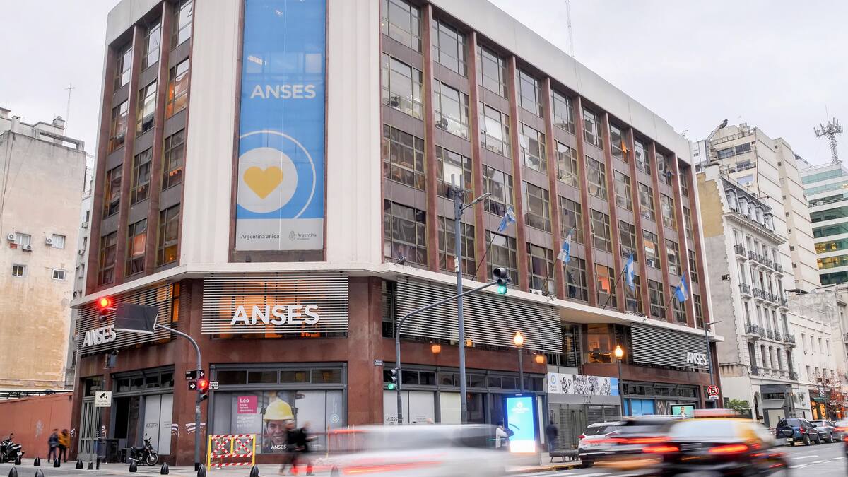 ANSES entrega un bono de más de $100 mil en noviembre: ¿a quiénes les corresponde?