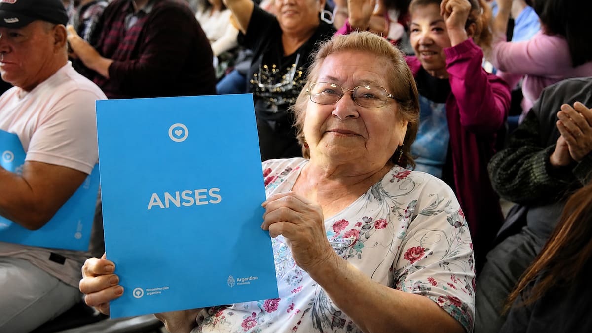 ANSES cambia el bono para jubilados desde el 10 de agosto: nuevo tope, monto final y quiénes lo cobran