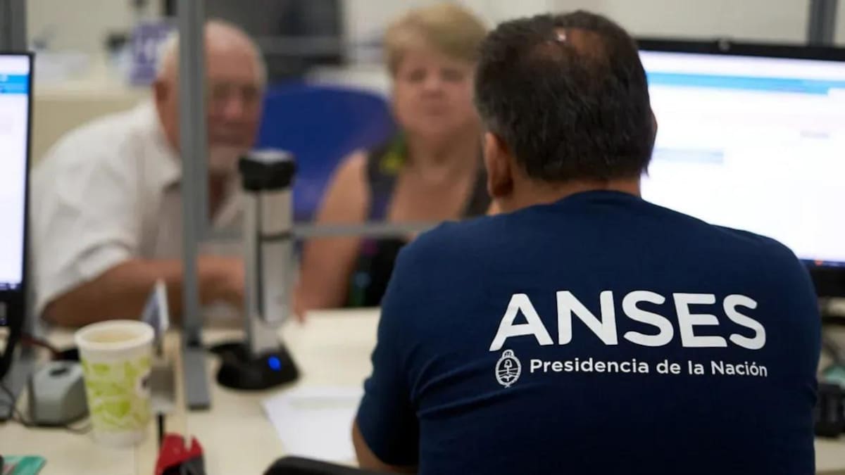 ANSES en junio: quiénes cobran con aumento y aguinaldo antes del feriado del 15 de junio