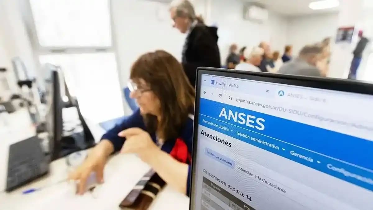 ANSES paga del 27 al 31 de julio: quiénes cobran y qué DNI deben revisar el calendario