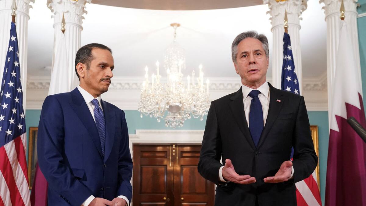 Antony Blinken junto al Primer Ministro de Qatar. Foto: Reuters