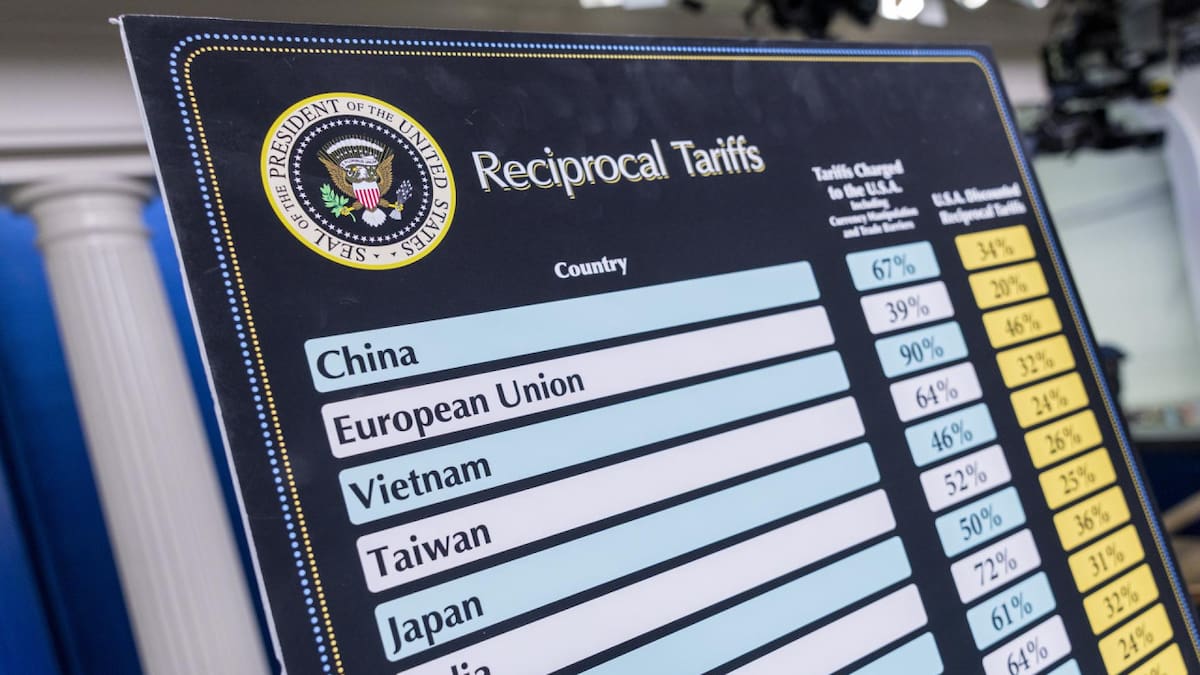 Advertencias de nuevos aranceles de Donald Trump contra China. Foto: EFE/Shawn Thew.