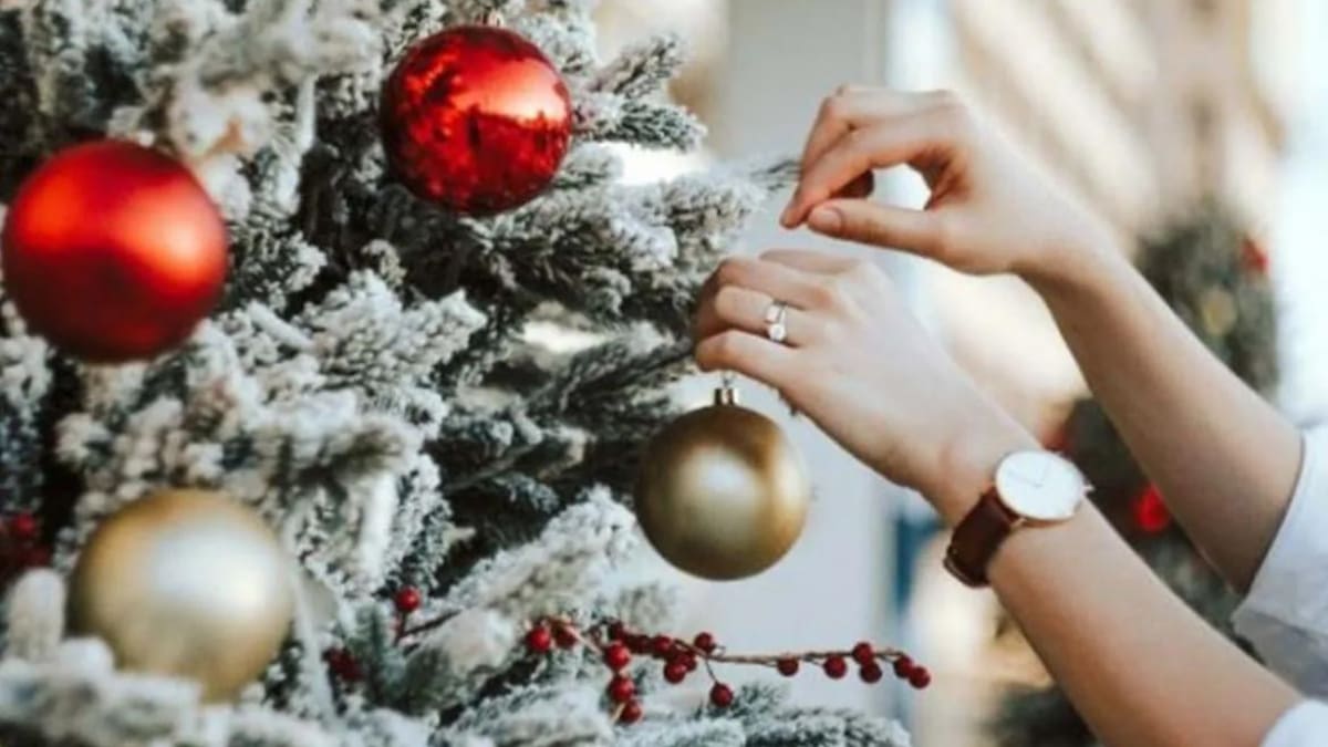 Ni el 31 de diciembre ni el 8 de enero: cuándo es el momento ideal para desarmar el árbol de Navidad
