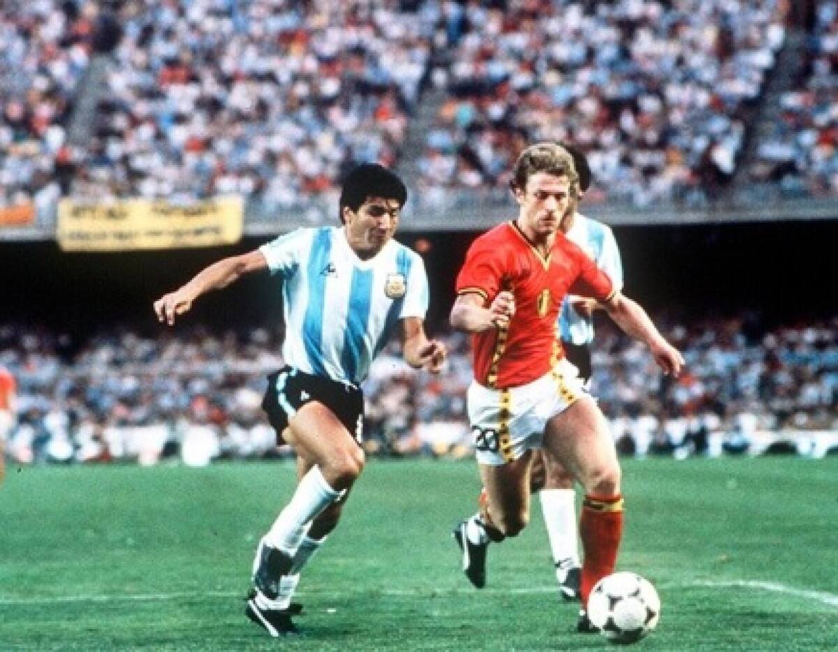 Argentina cayó ante Bélgica en el debut del Mundial de España 1982. Foto: FIFA.