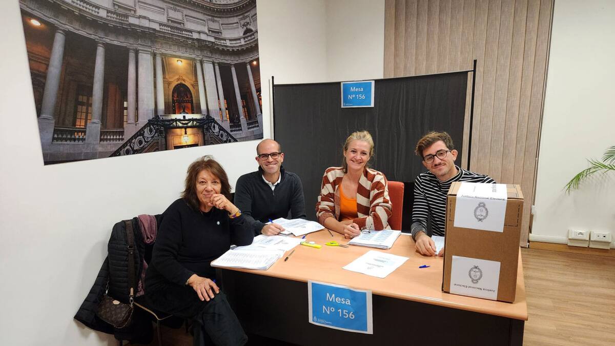 Argentinos votan en el exterior. Foto: Télam.