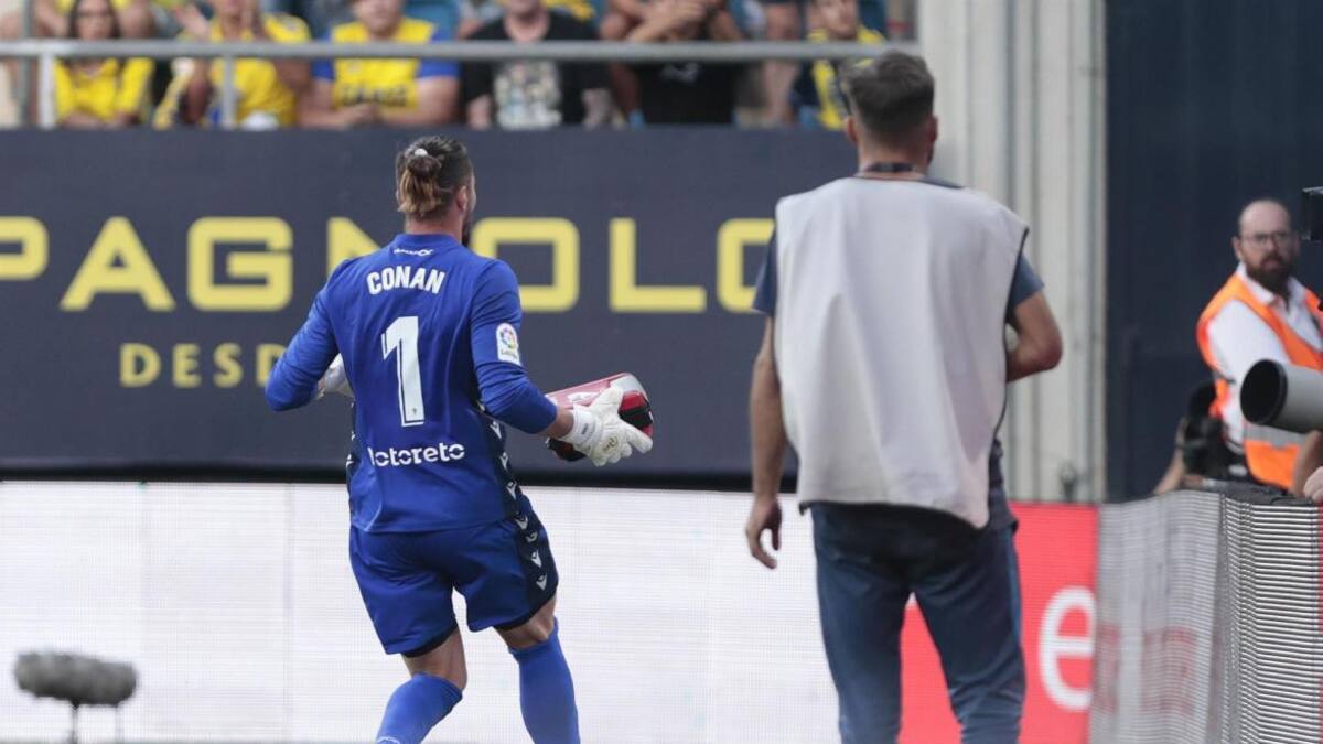 Arquero del Cádiz. Foto: EFE