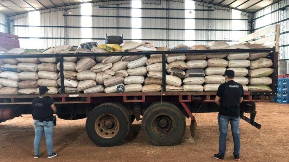 Arrestaron al jefe de un escuadrón de la Gendarmería por contrabando de granos, PSA