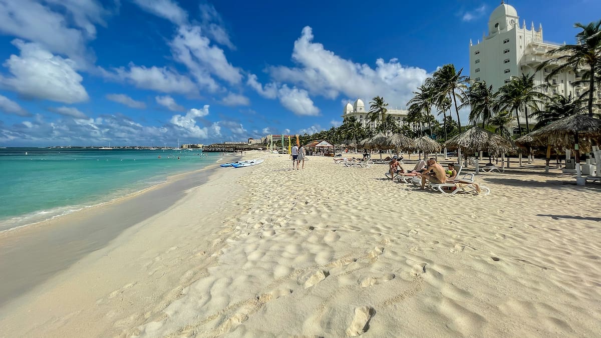 La “isla inútil” del Caribe que fue despreciada por no tener oro y hoy es una joya del turismo