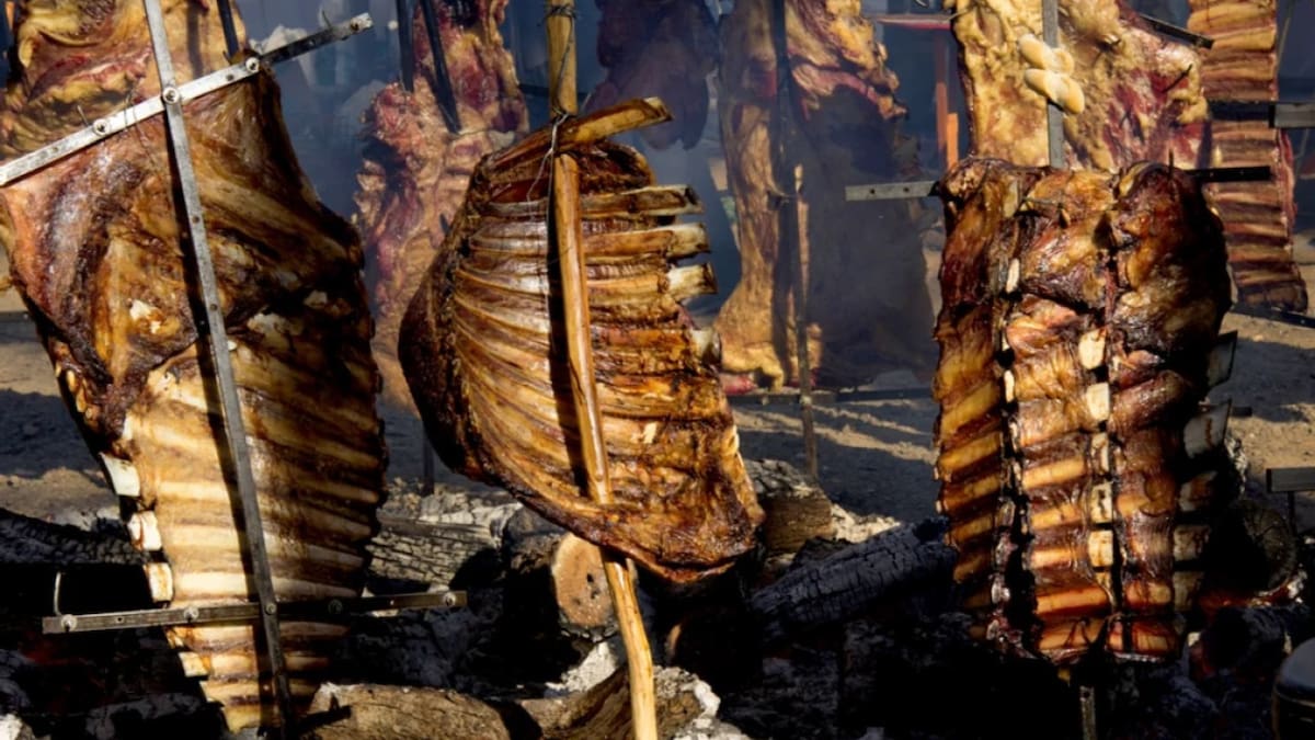 Cómo hacer un asado a la estaca perfecto: cuánto tiempo tarda y los secretos para que salga bien
