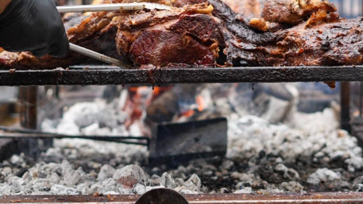 Asado, empanadas y propuestas regionales serán protagonistas del festival gratuito en el Hipódromo de Palermo.