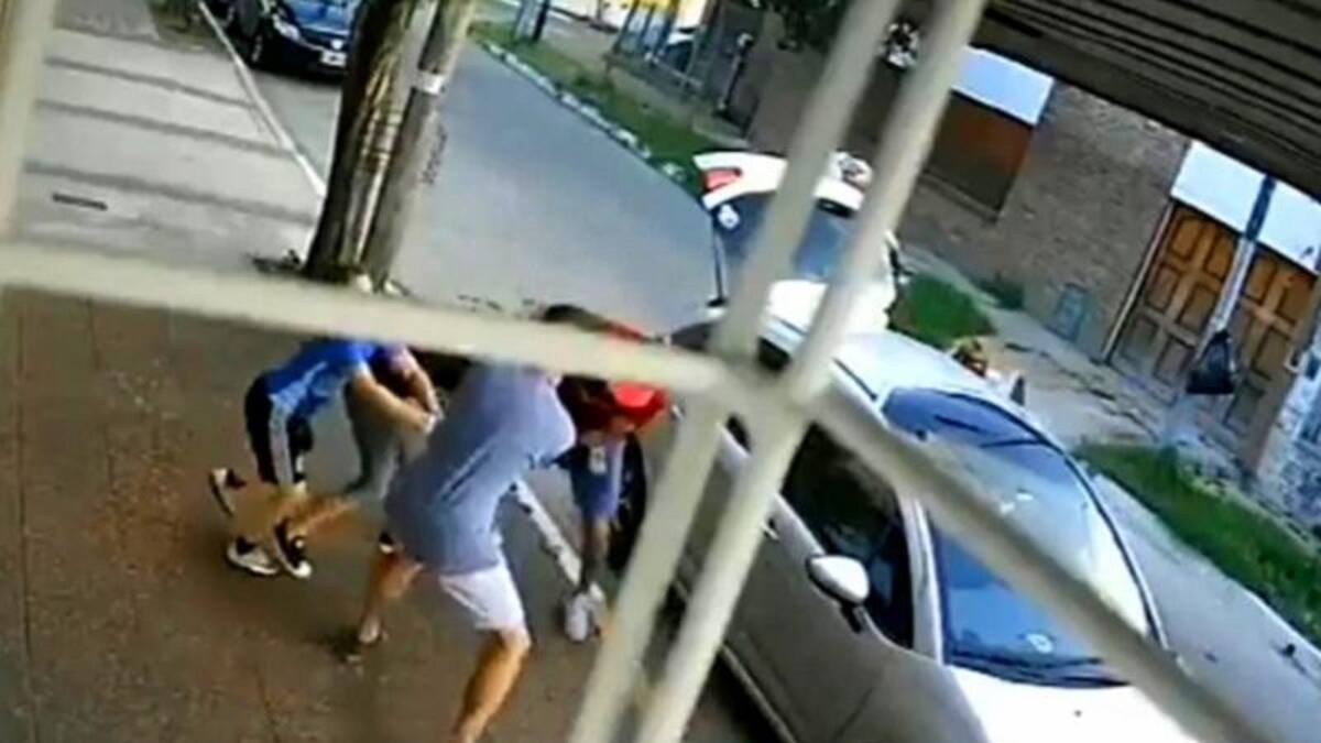 Asalto en Bernal, captura de video de nene que defedió a su mamá de robo