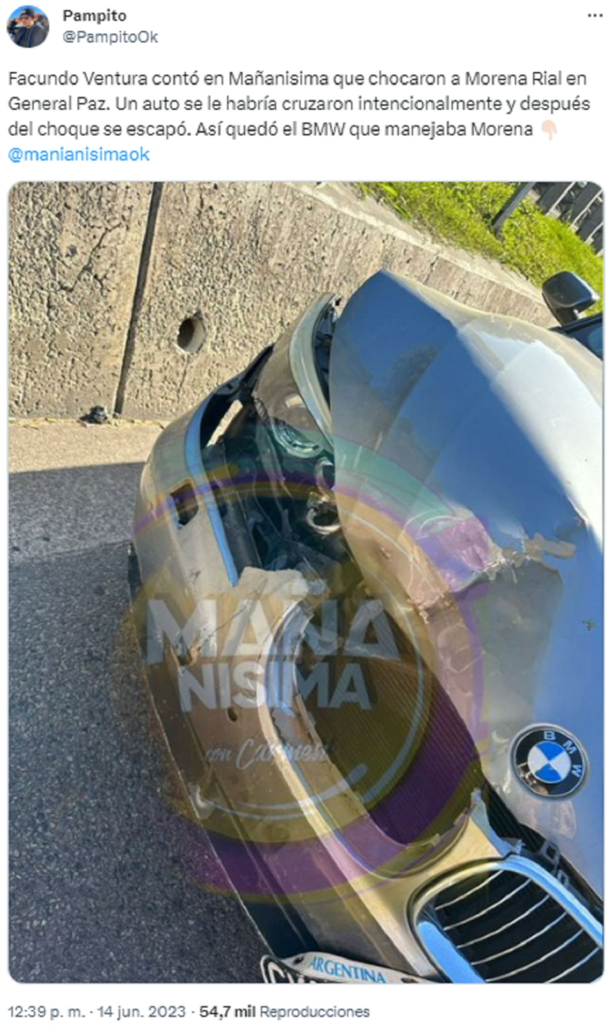 Así quedó el auto de Morena Rial tras el choque. Foto: Twitter.