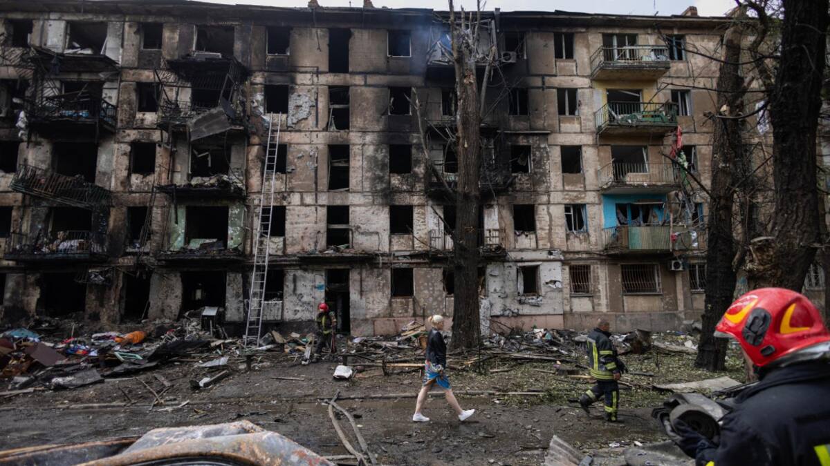 Así quedó el edificio alcanzado por los misiles en Krivi Rig. Fuente: EFE.