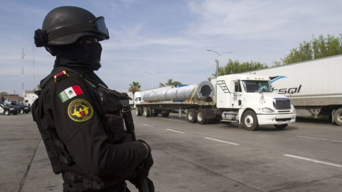 Atacaron a balazos las instalaciones de la Fuerza Civil en el Puente Colombia. Foto: El Sol de México.
