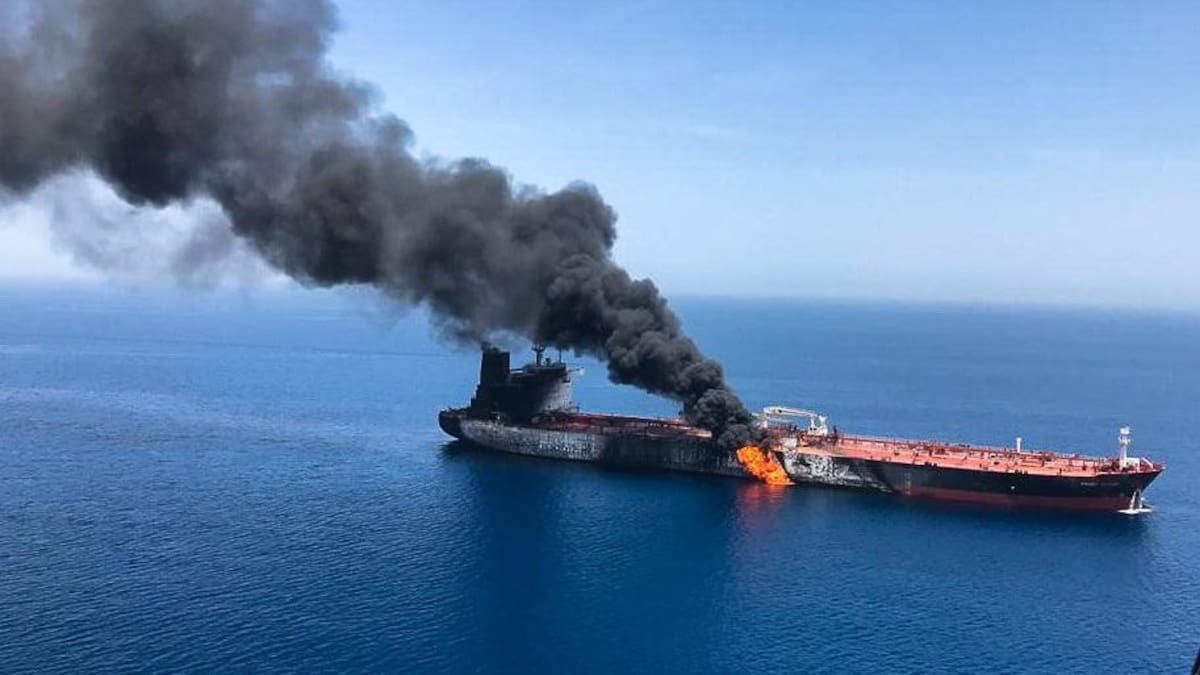 Ataque a dos petroleros en el Golfo de Omán, debieron ser evacuados