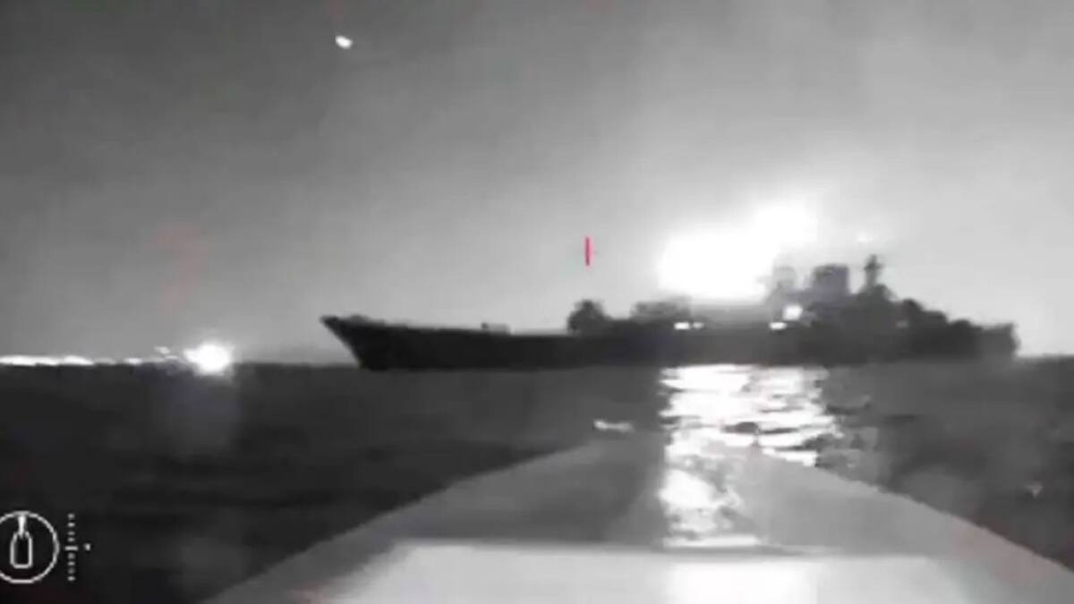 Ataque de un dron ucraniano a un buque ruso en el Mar Negro. Foto: Captura de video.