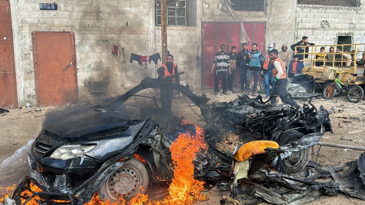 Ataques aéreos israelíes en el paso de Rafah. Foto: Reuters.
