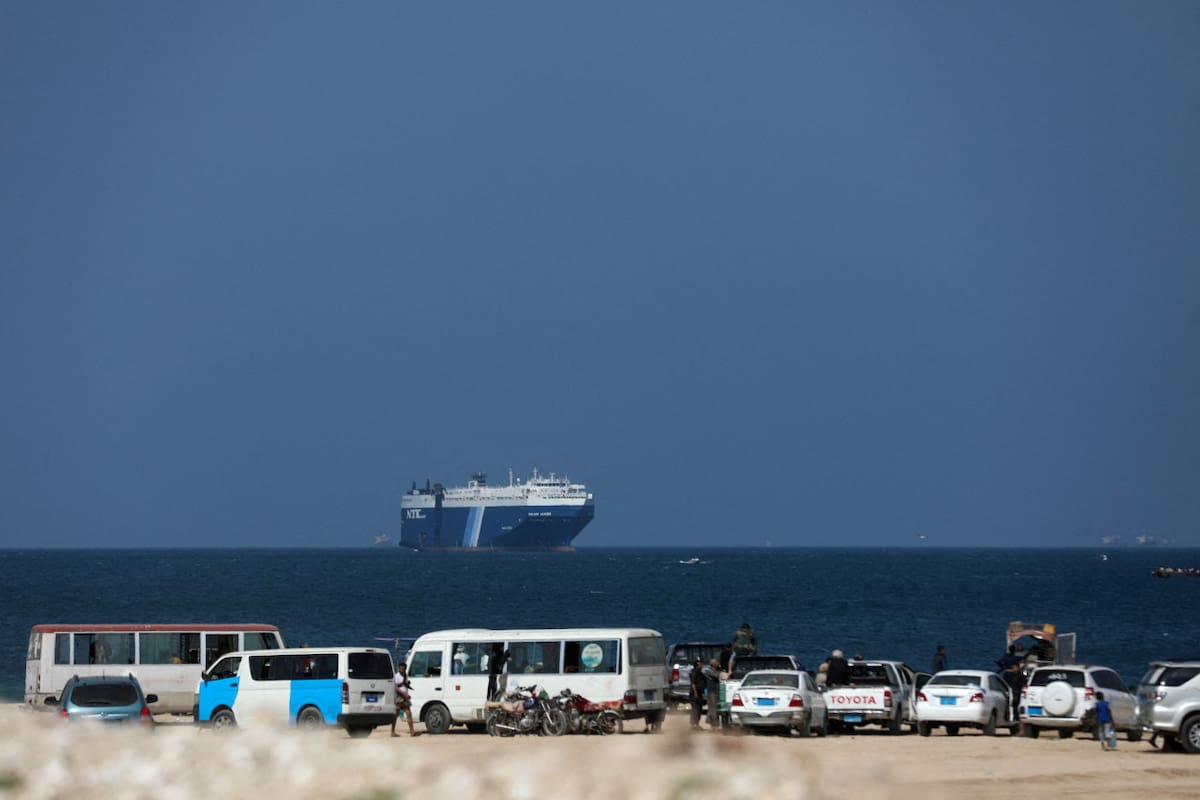 Ataques en el Mar Rojo obligan a desviar buques y perturban cadenas de abastecimiento. Reuters