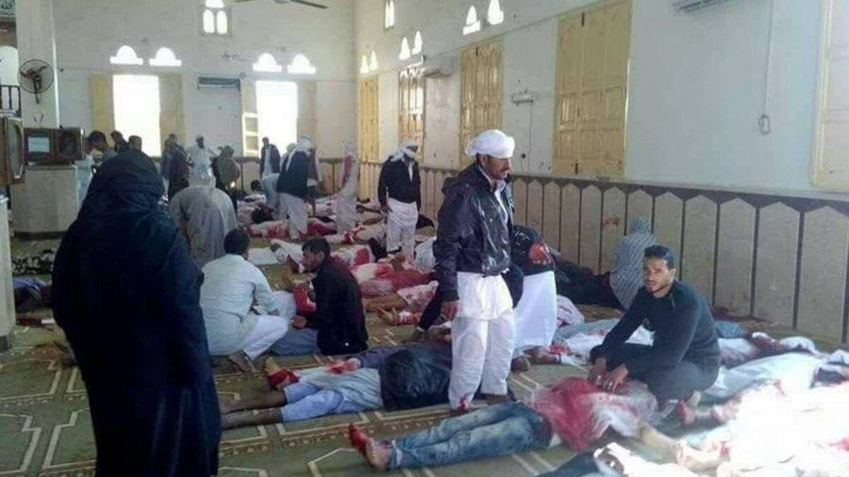 Al menos 270 personas mueren por ataque a mezquita en región egipcia de Sinaí