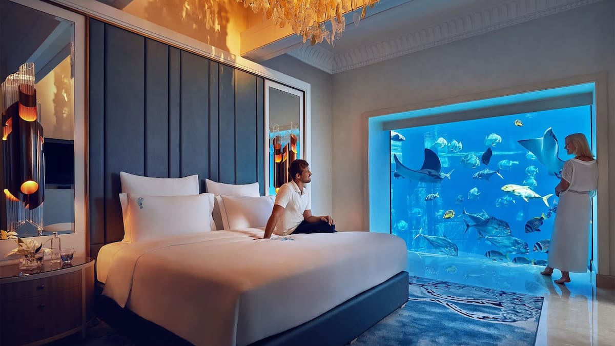 Como en La Sirenita, pero en Dubái: cómo es el lujoso hotel que ofrece una habitación bajo el mar