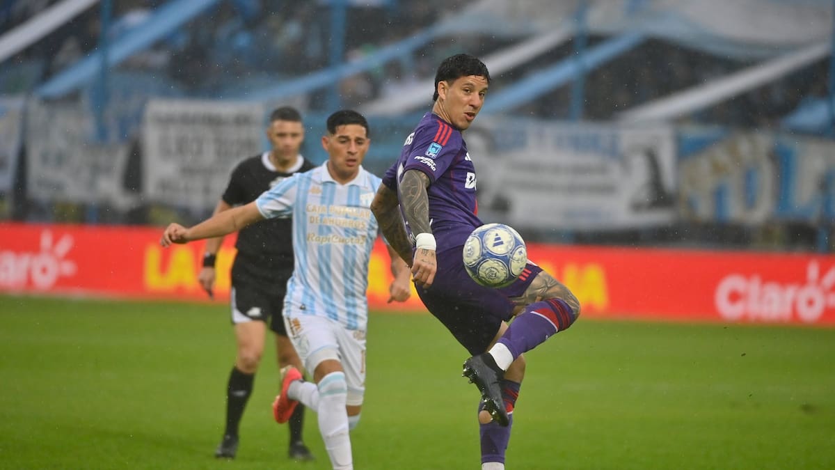 Vibrante final de partido: Atlético Tucumán lo había empatado con uno menos, pero River lo ganó en la última con gol de Thiago Almada