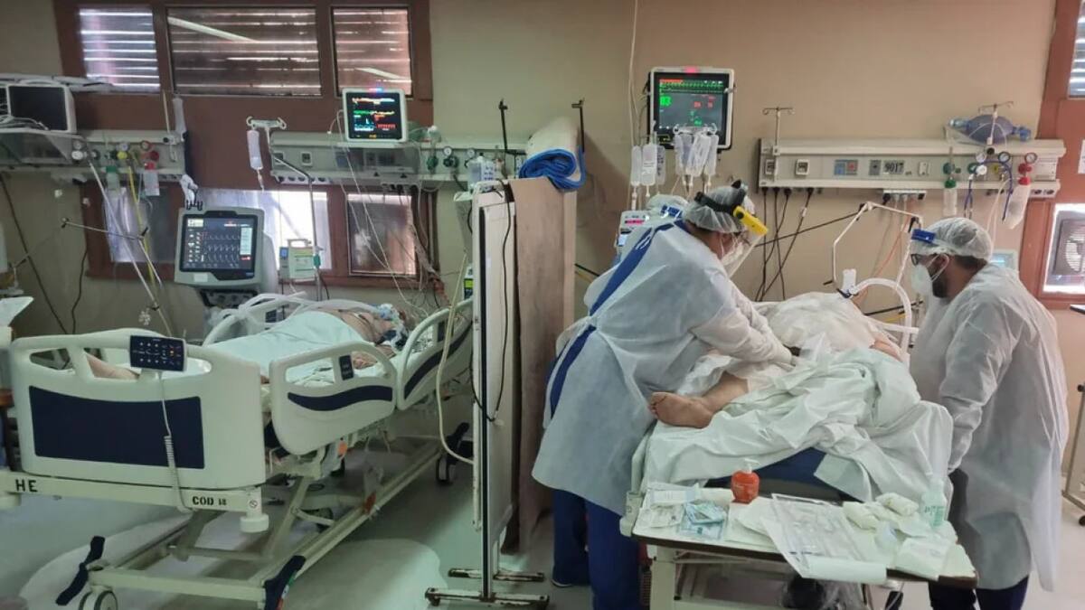 Alerta por COVID-19: urgente llamado a vacunación tras incremento de casos en salas de terapia intensiva