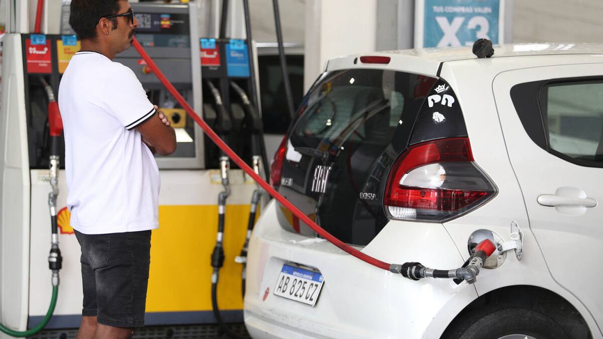 Más aumentos: las petroleras suben un 7,5% la nafta y el gasoil