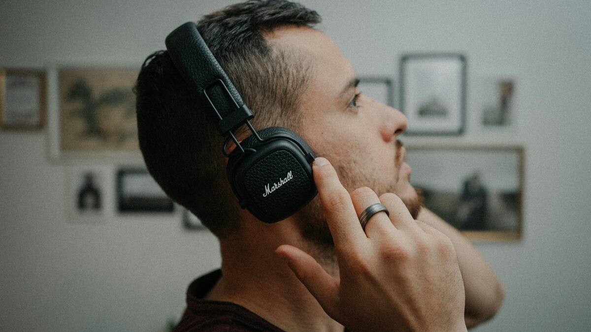 El impacto negativo de usar auriculares. Foto Unsplash.