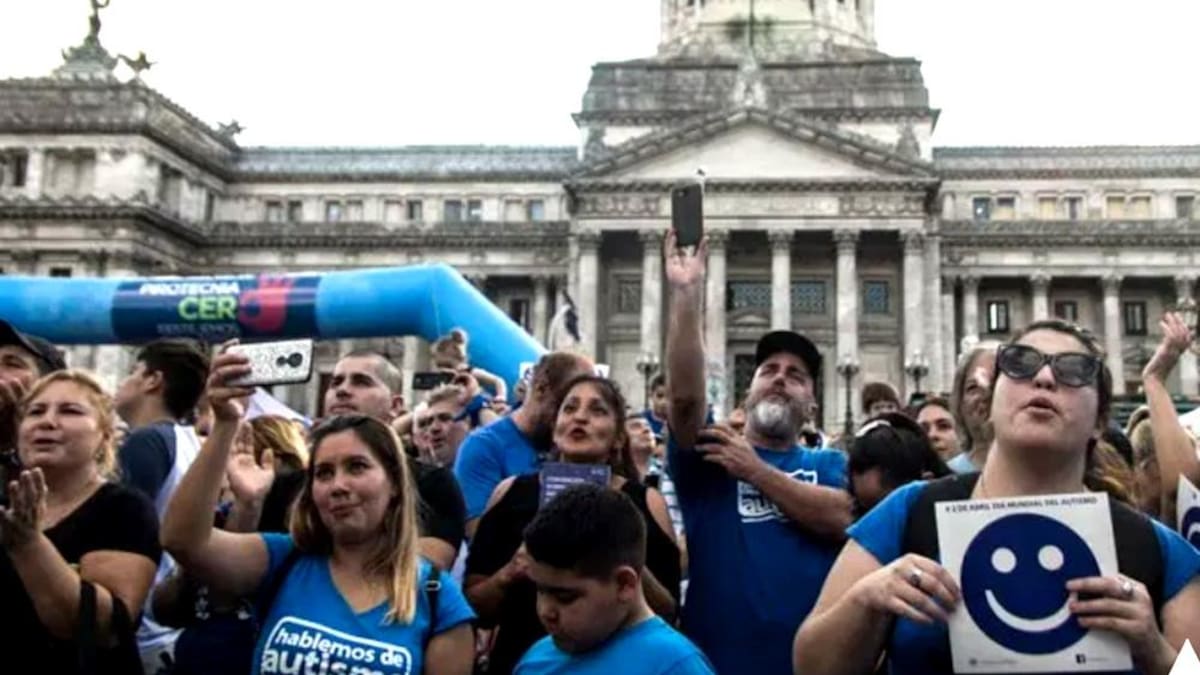 Autismo: miles de personas frente al Congreso para generar conciencia, foto: Twitter