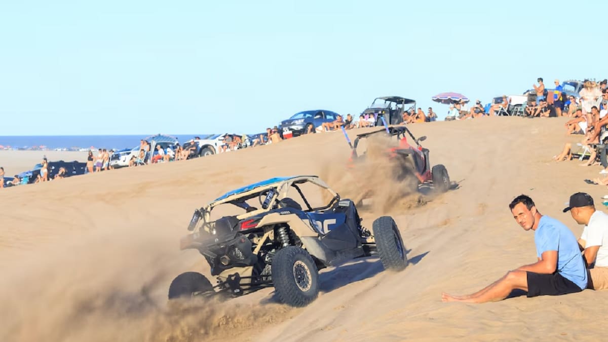 Autos, motos y UTV en las playas de la Costa Atlántica.