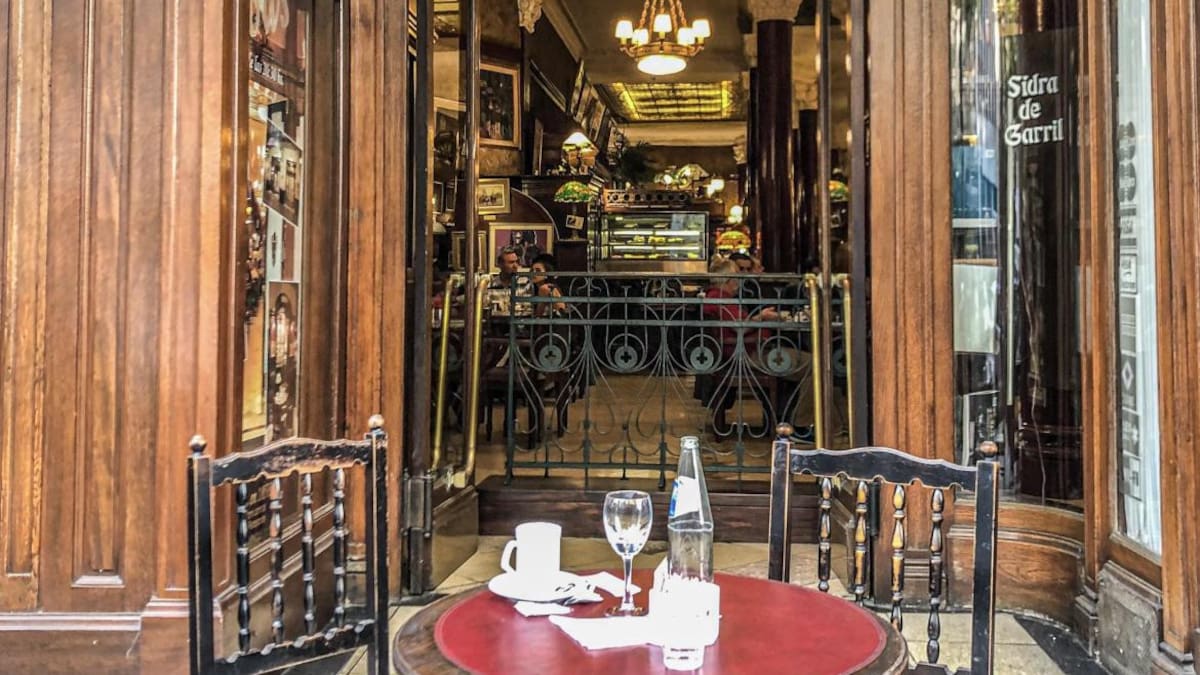 Avenida de Mayo, Café Tortoni, turismo, Buenos Aires