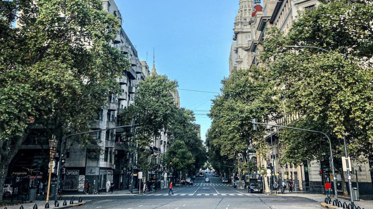 Avenida de Mayo vista desde Plaza del Congreso, foto Instagram @fati.alii.