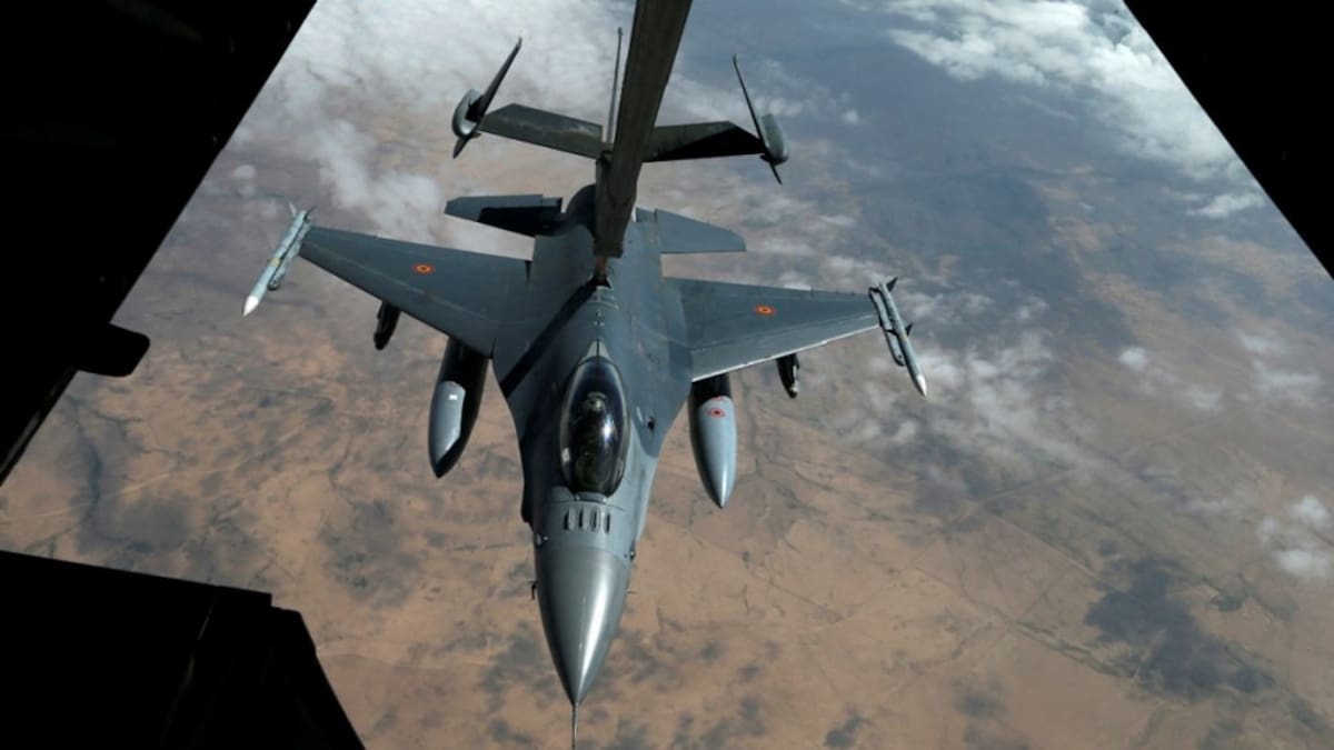 Avión caza F-16.