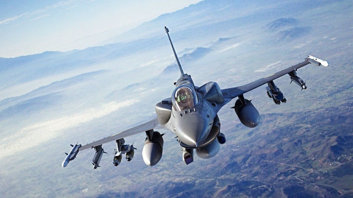 El Gobierno adelantó la llegada de seis nuevos cazas F-16 a la Argentina: cuándo arriban y cómo será el operativo