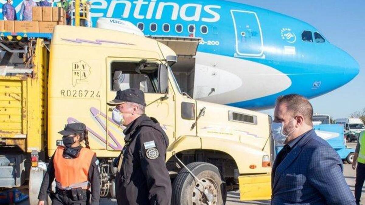 Avión de Aerolíneas Argentinas llegado de China con insumos médicos