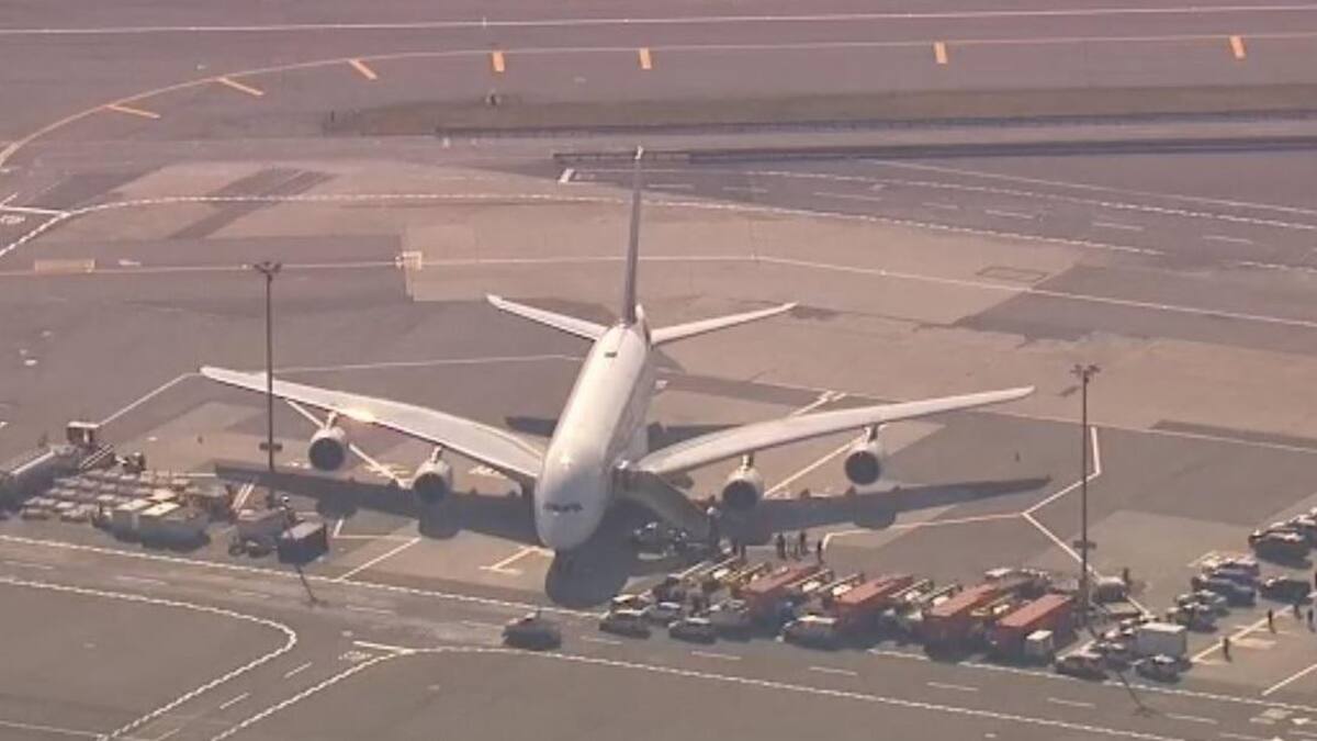 Alerta en Nueva York: ponen avión en cuarentena con al menos 10 personas enfermas